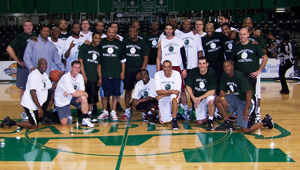Alumni members of the men's basketball team